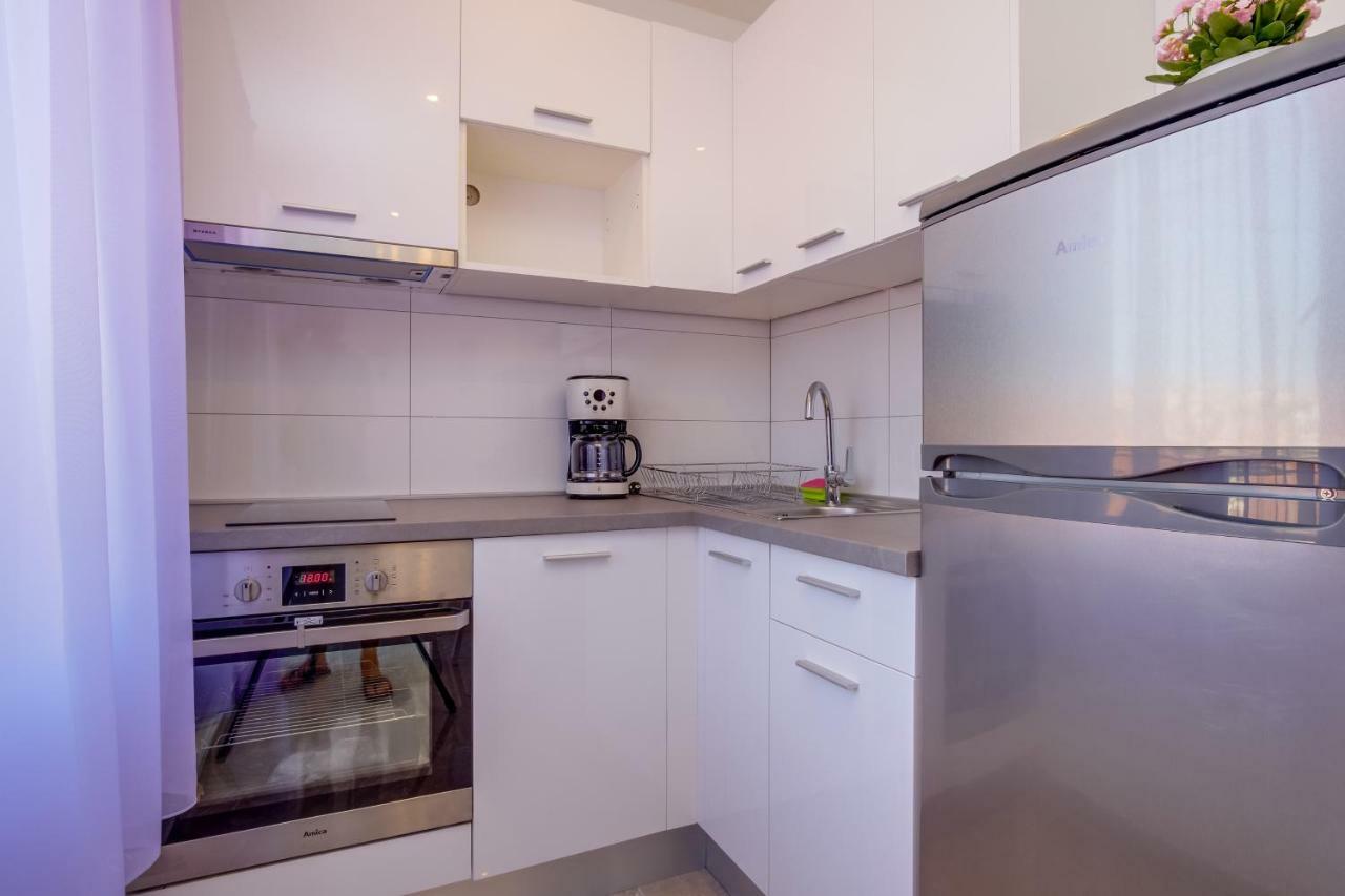 Apartmani Beatrice マリ・ロシニュ エクステリア 写真