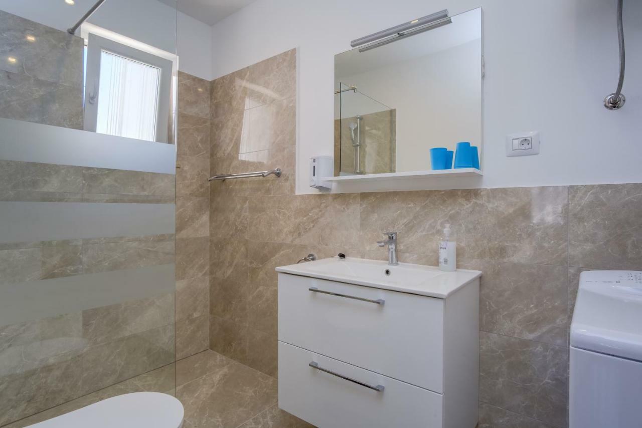 Apartmani Beatrice マリ・ロシニュ エクステリア 写真